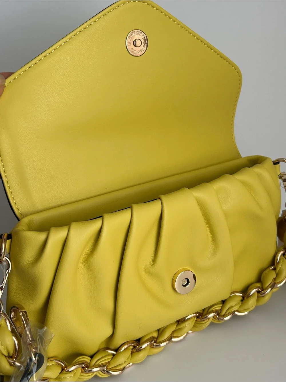 Aldo compact clutch